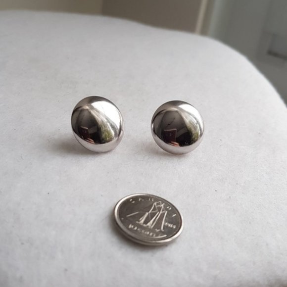 Vintage silver tone round dome stud earrings - Picture 2 of 3